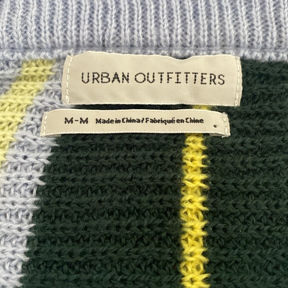 Urban Outfitters Cropped Sweater - Picture 2 of 3